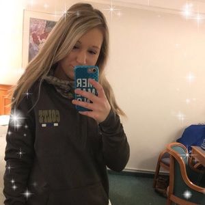 Meet your Posher, Alexis